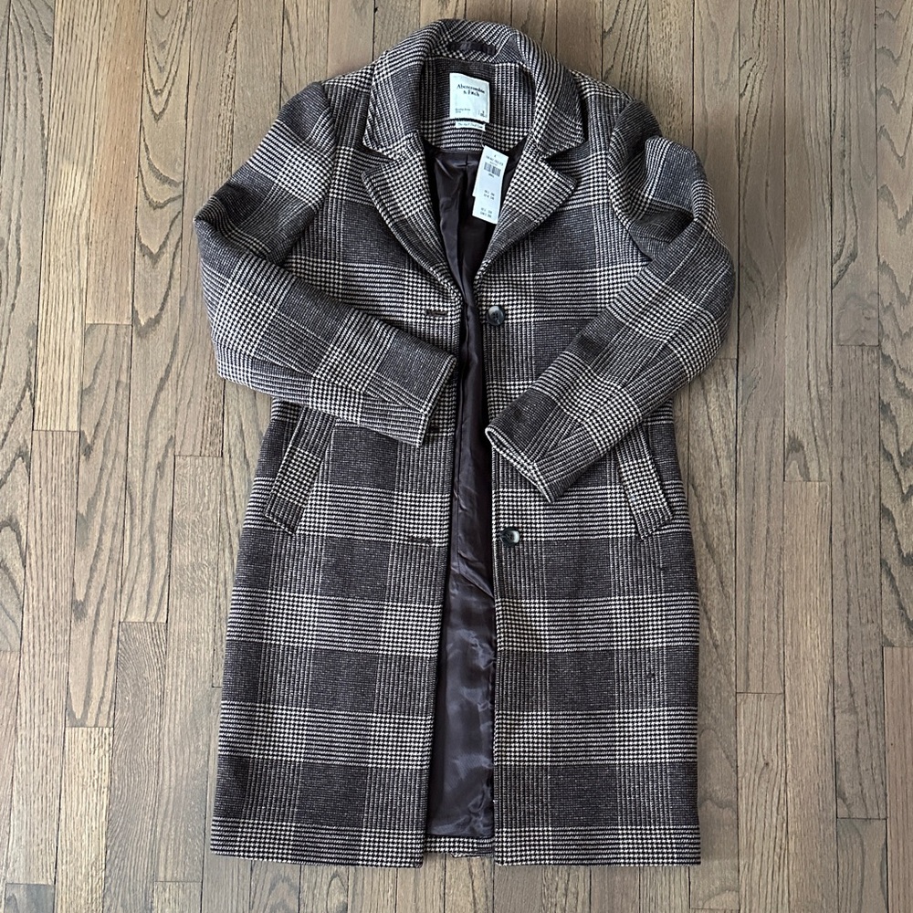 NWT Abercrombie and Fitch plaid the Dad coat. Size small. Brown plaid.